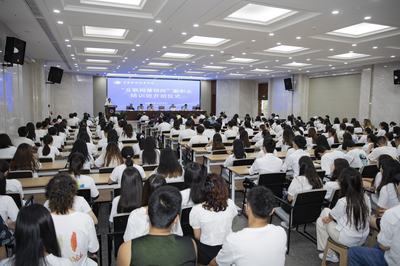 重慶“互聯(lián)網(wǎng)營(yíng)銷師”培訓(xùn)正式開班，助力數(shù)字時(shí)代銷售人才培養(yǎng)